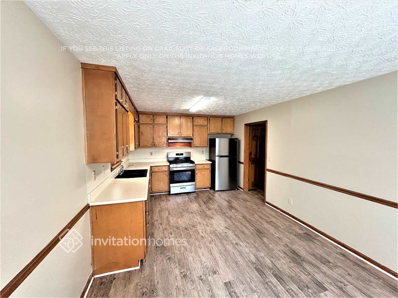2252 Chateau Dr - Photo 4 of 14