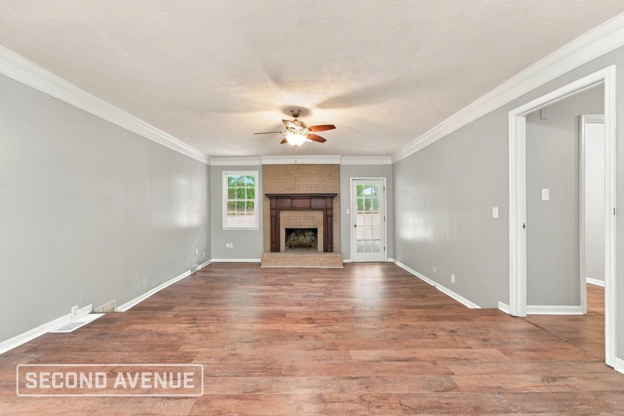 498 Tanner Rd - Photo 2 of 21