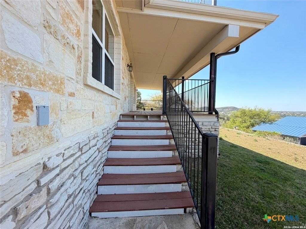 1210 Skyline Dr - Photo 3 of 30