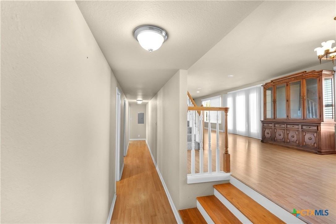 1210 Skyline Dr - Photo 7 of 30