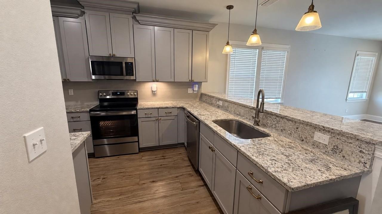 4384 Honeymoon Ct - Photo 3 of 21