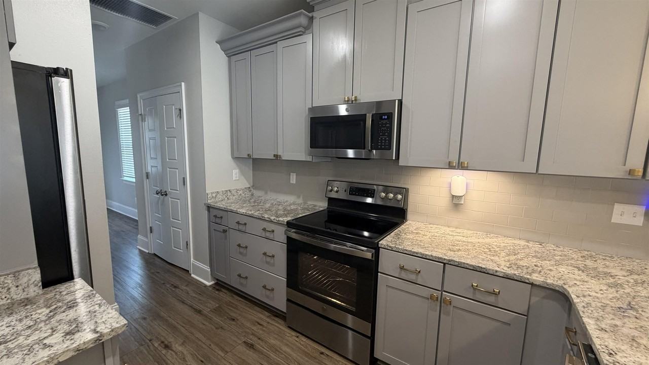 4384 Honeymoon Ct - Photo 4 of 21