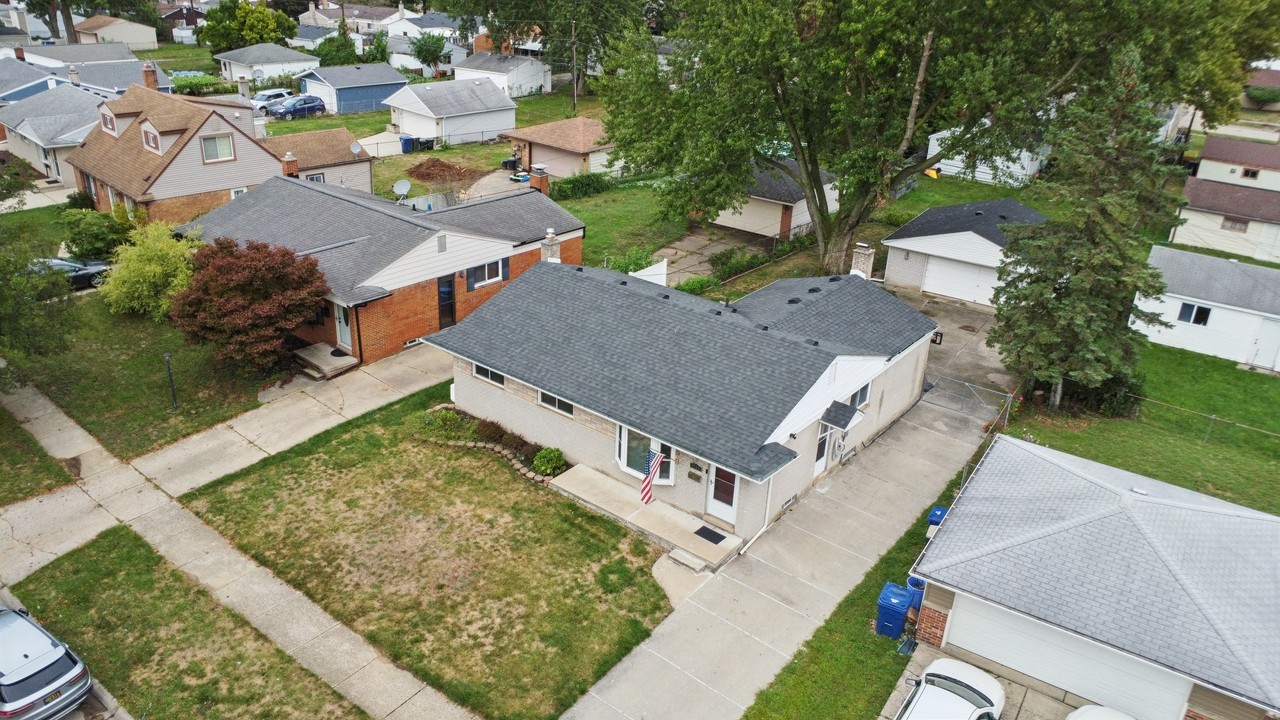 8234 Holly Drive - Photo 4 of 41
