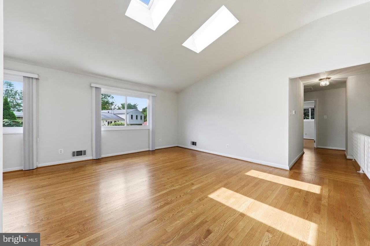 11601 Gowrie Ct - Photo 6 of 48