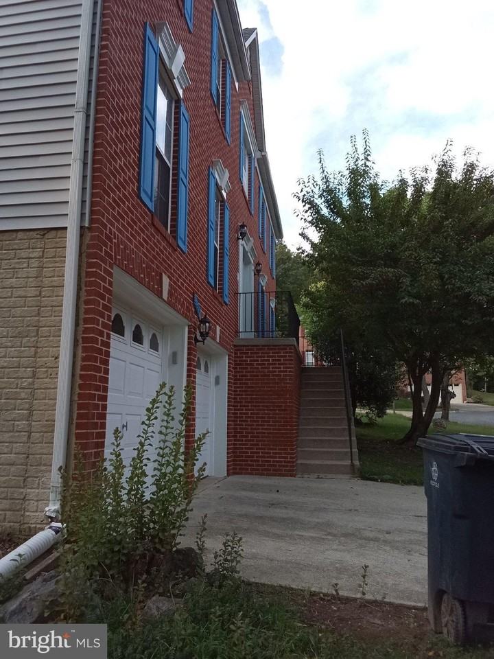 4805 Ashford Pl - Photo 5 of 50