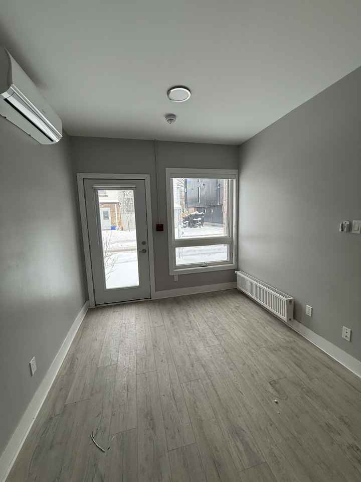 238 Carruthers Avenue - Photo 4 of 19