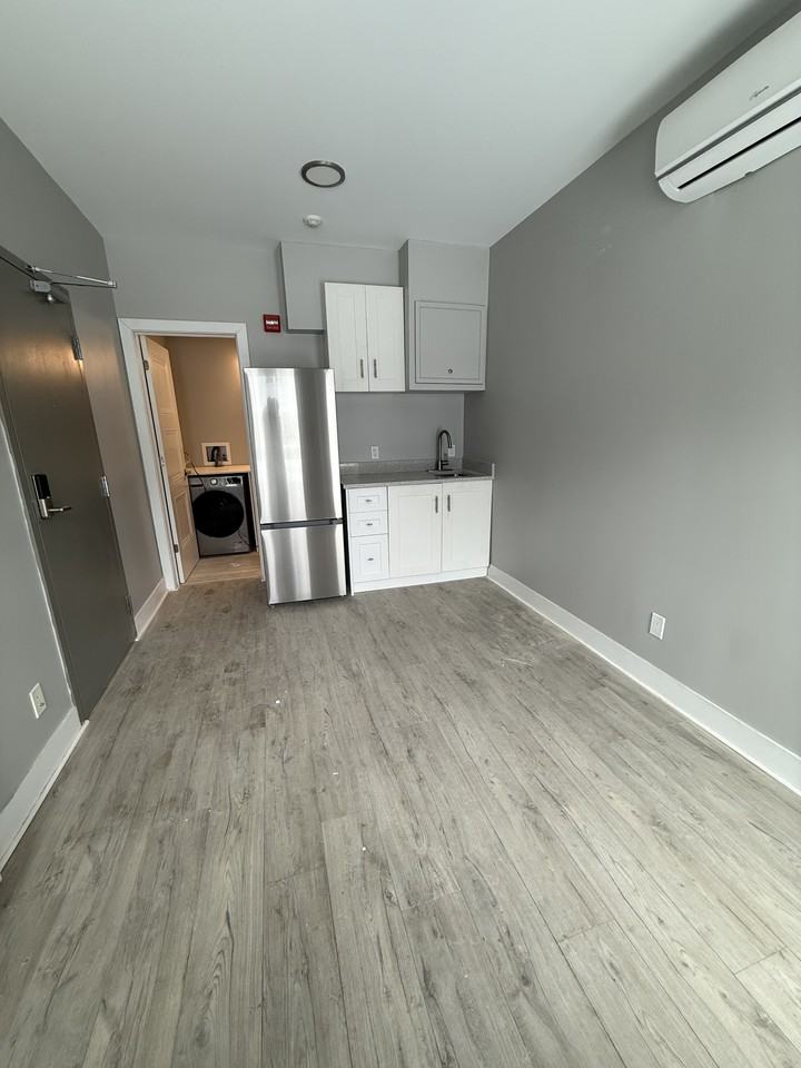 238 Carruthers Avenue - Photo 5 of 19