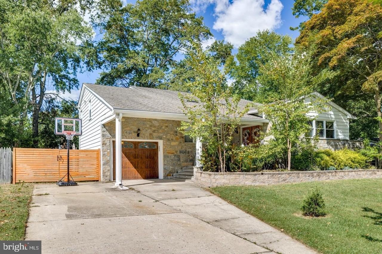 421 Fireside Ln - Photo 2 of 43