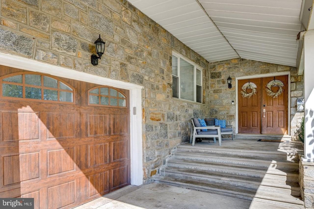 421 Fireside Ln - Photo 3 of 43