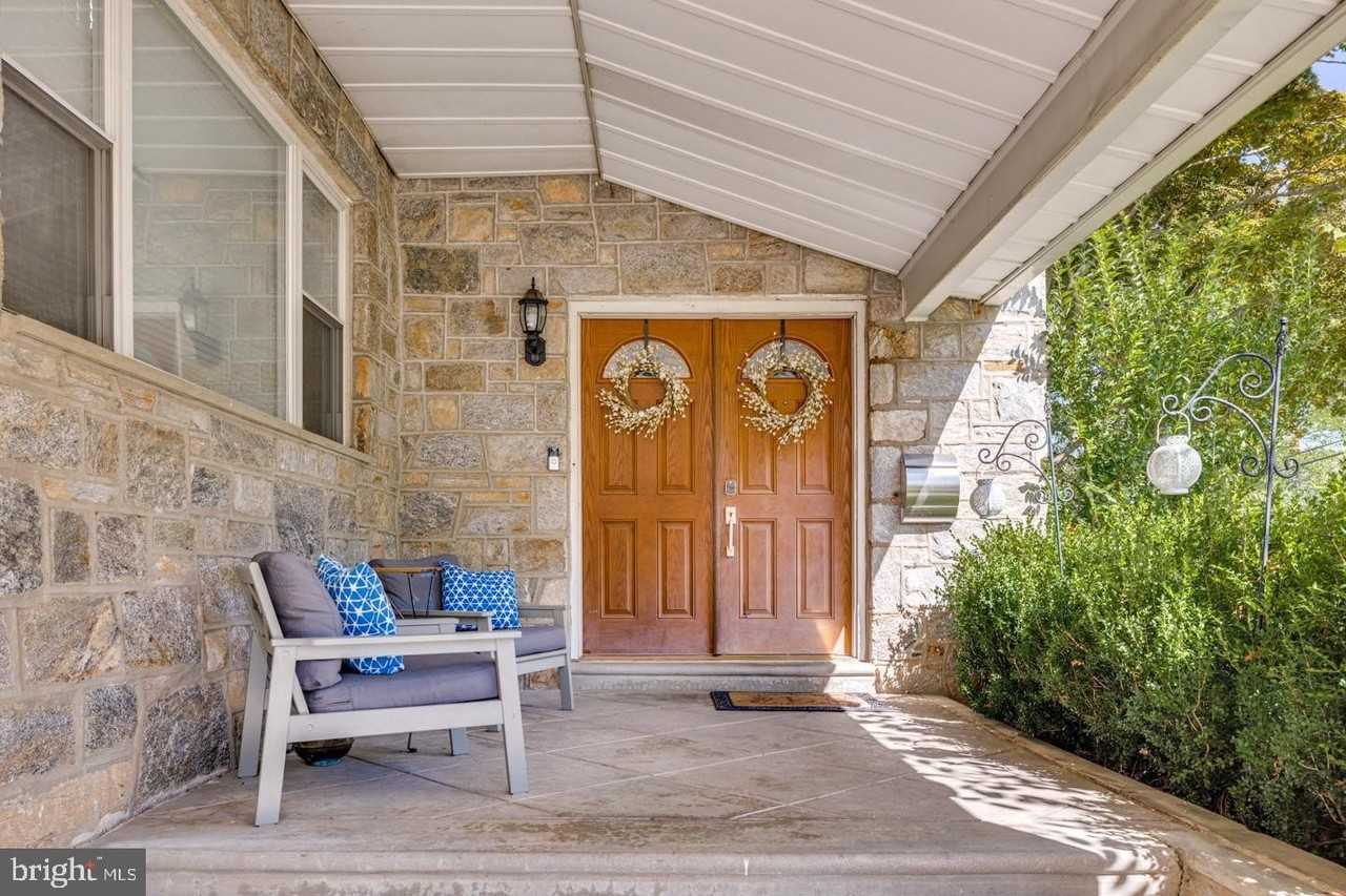 421 Fireside Ln - Photo 4 of 43