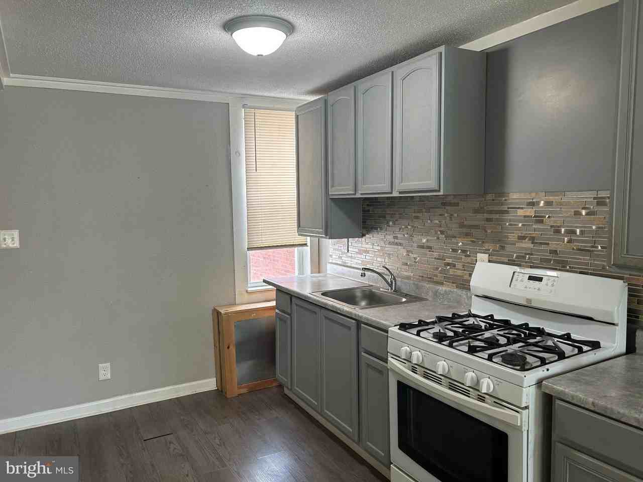 339 Market St - Photo 3 of 7