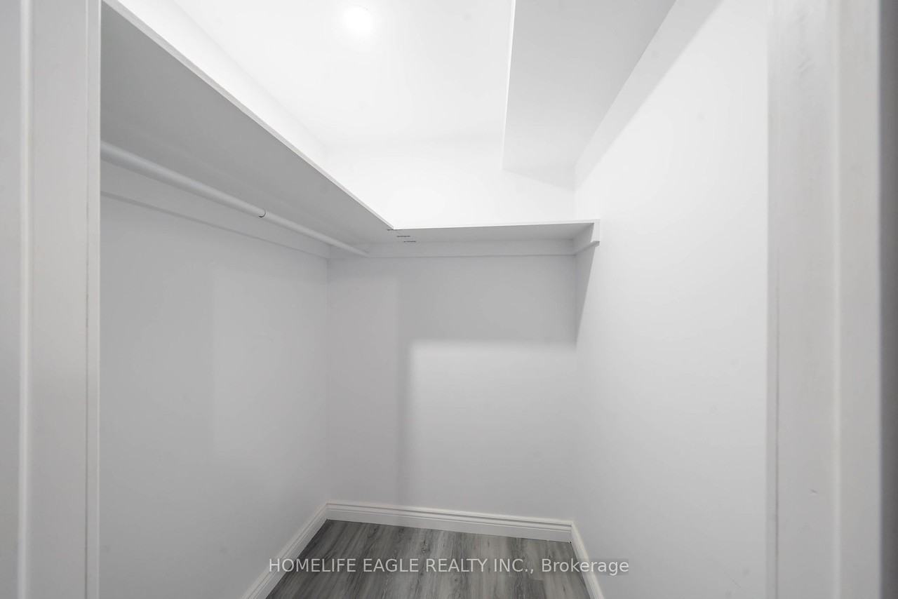 1 & 8 Mallory Gardens, Toronto - Photo 4 of 38