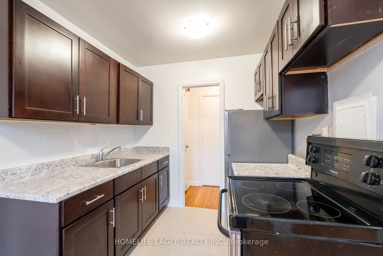 1 & 8 Mallory Gardens, Toronto - Photo 5 of 38