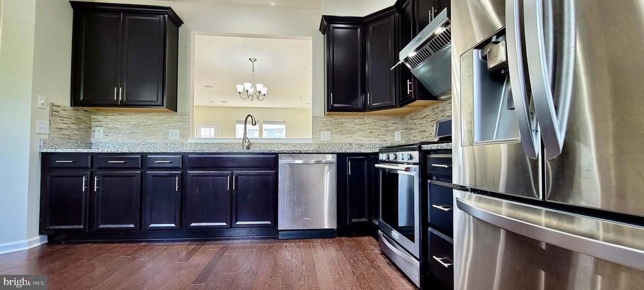 111 Admiral Ln - Photo 4 of 34