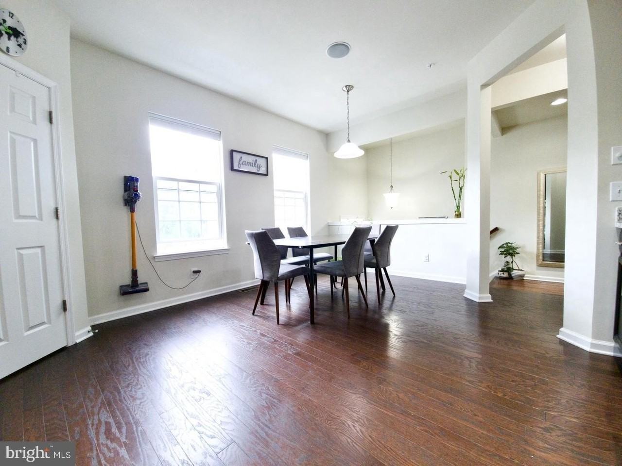 111 Admiral Ln - Photo 5 of 34
