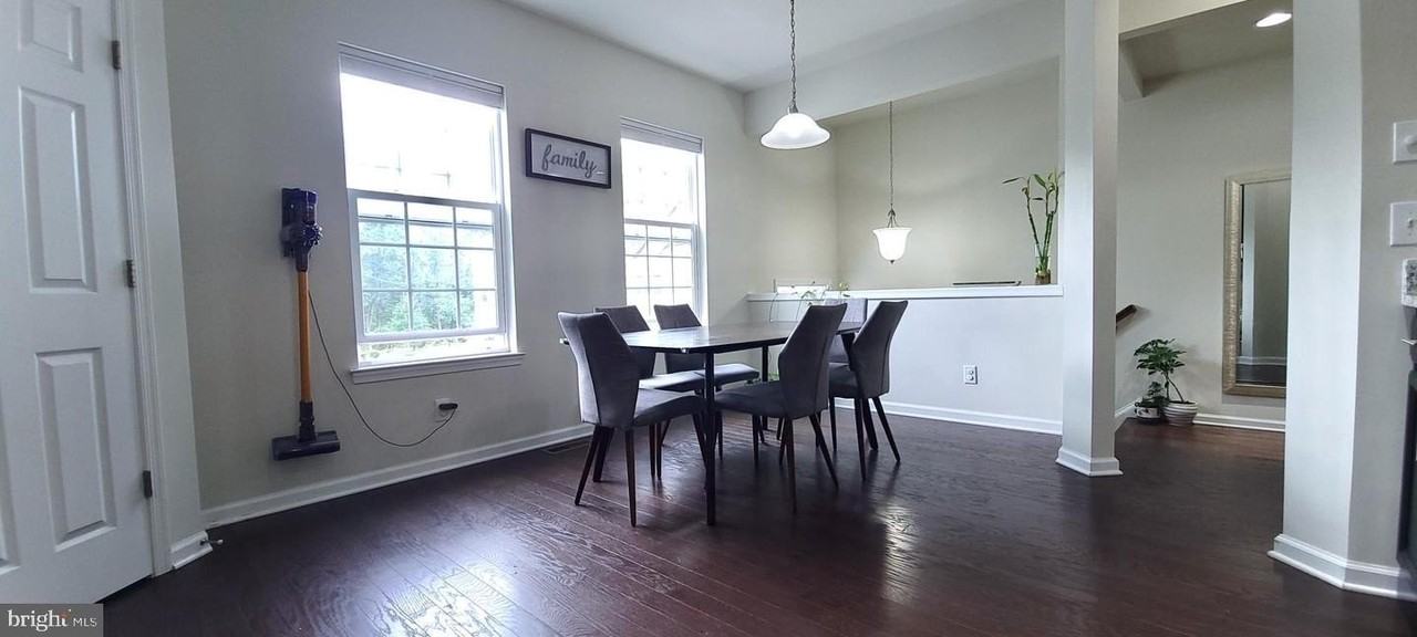 111 Admiral Ln - Photo 6 of 34
