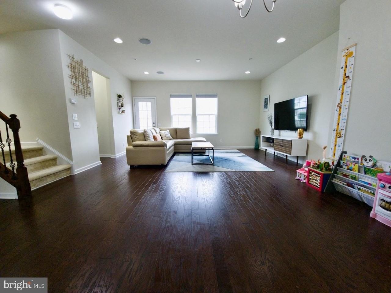 111 Admiral Ln - Photo 7 of 34