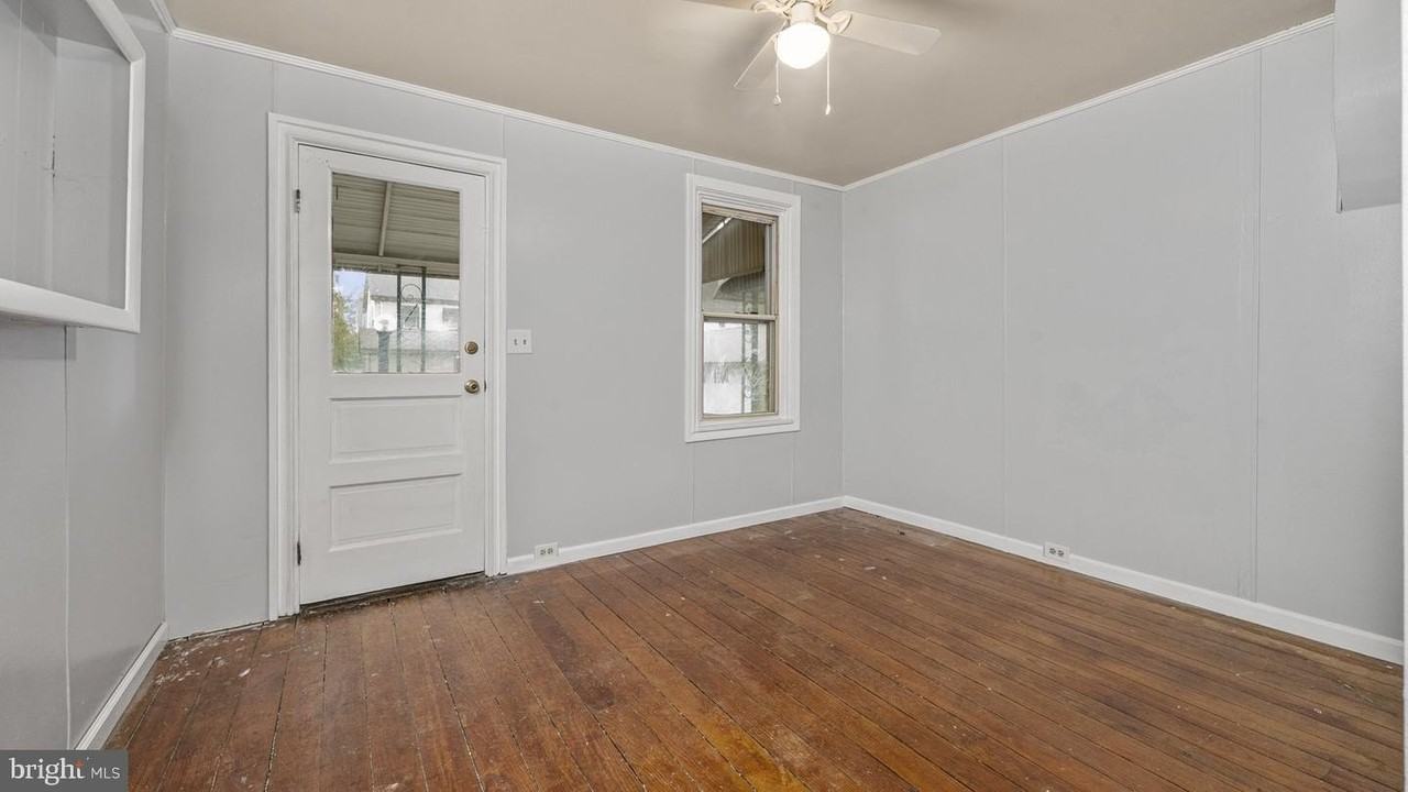 11 Plum St - Photo 5 of 24