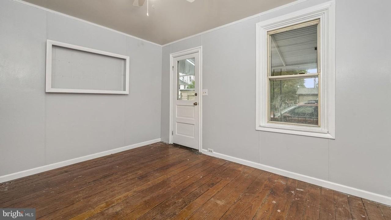 11 Plum St - Photo 6 of 24