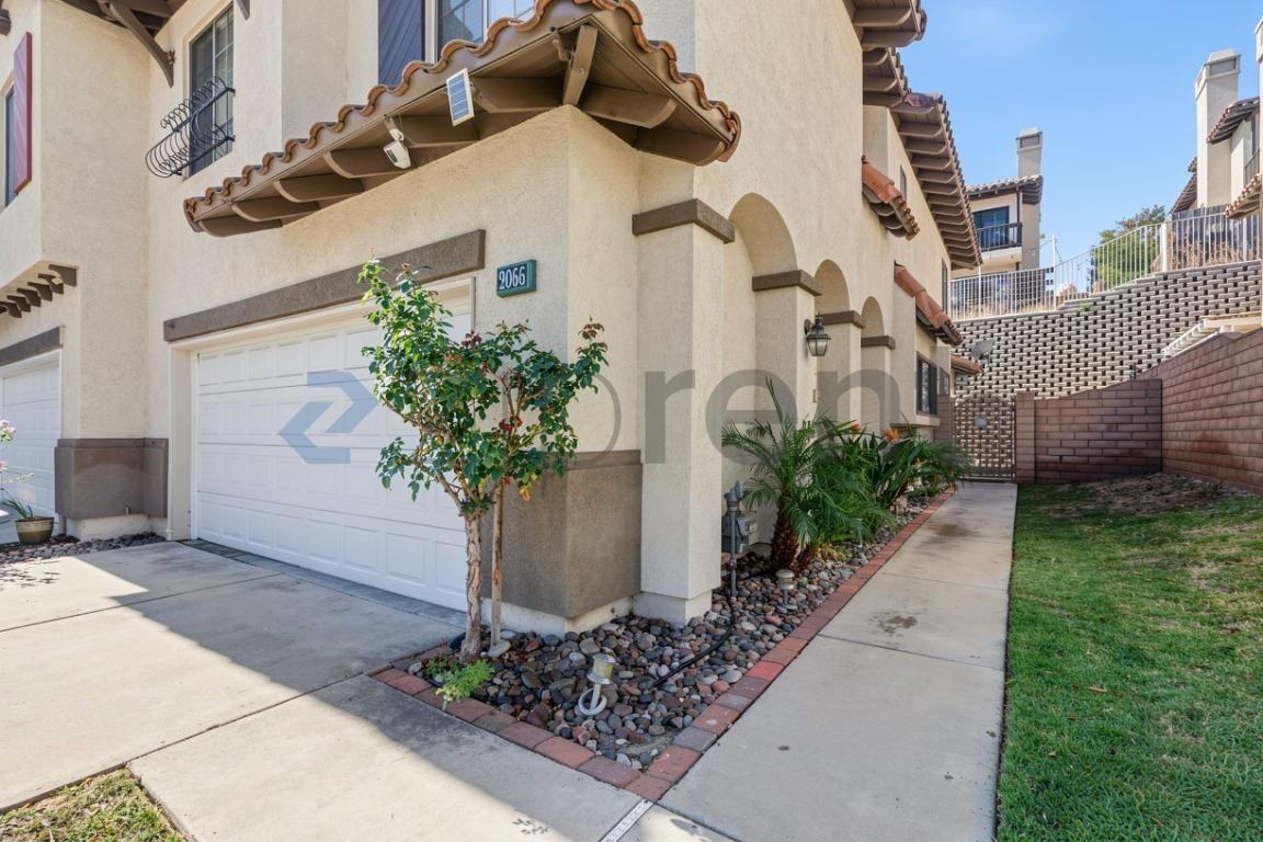 2066 San Diego Dr - Photo 4 of 37