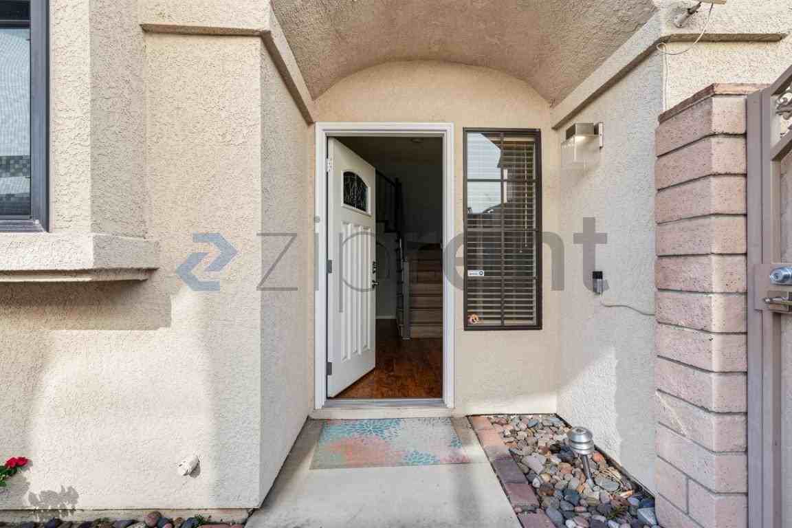 2066 San Diego Dr - Photo 5 of 37
