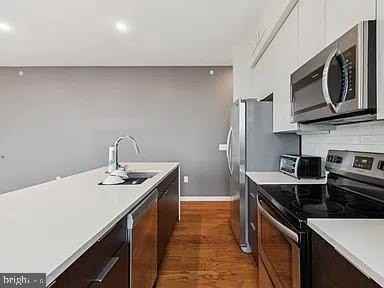 812 E Thompson St #A - Photo 4 of 13