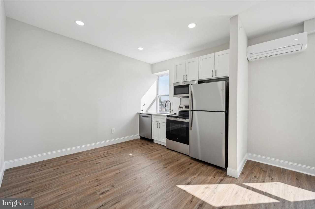 1921 N 2nd St #C - Photo 3 of 9