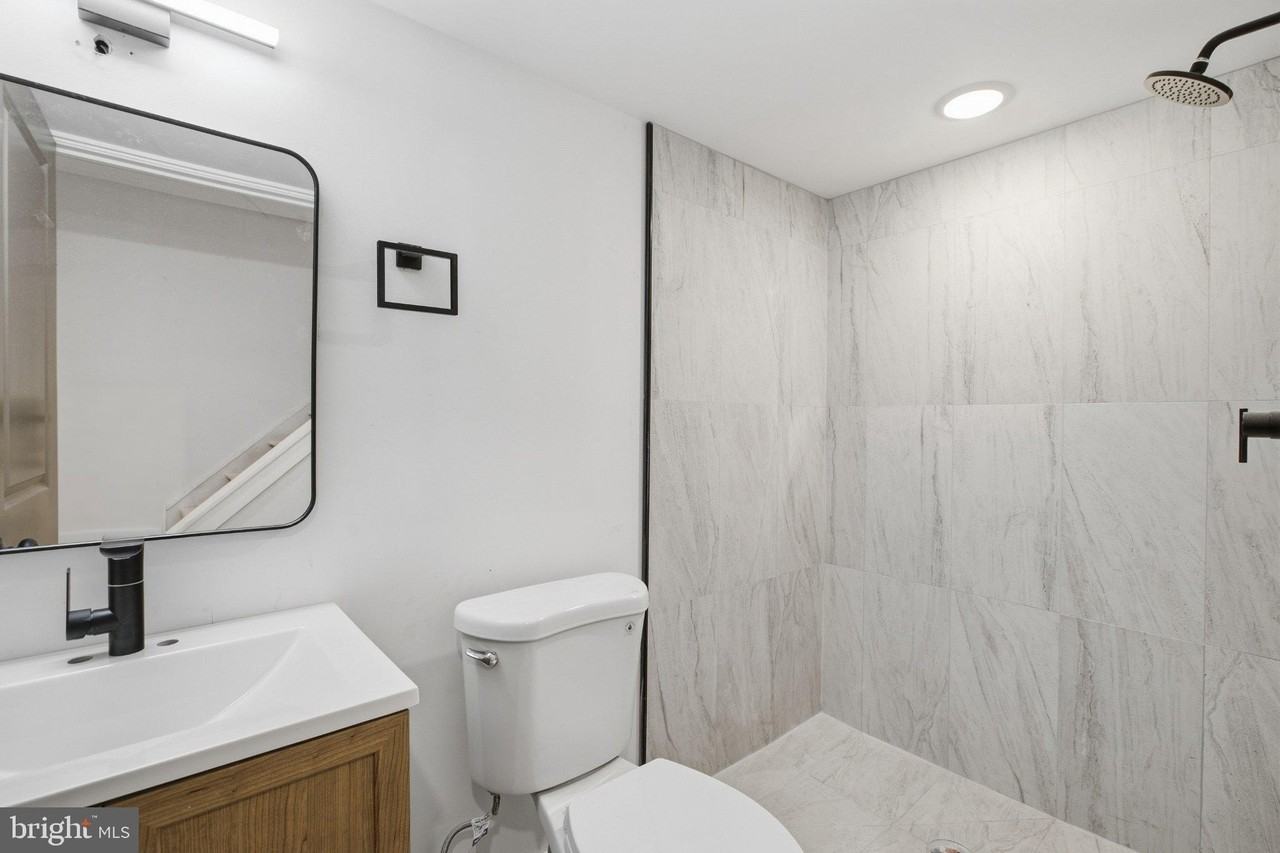 1542 W York St #1 - Photo 4 of 15