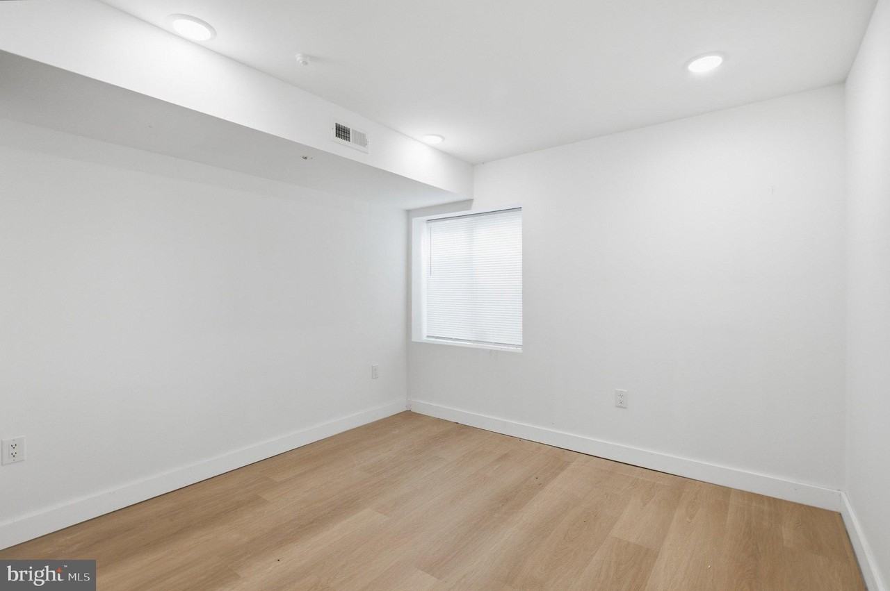 1542 W York St #1 - Photo 5 of 15