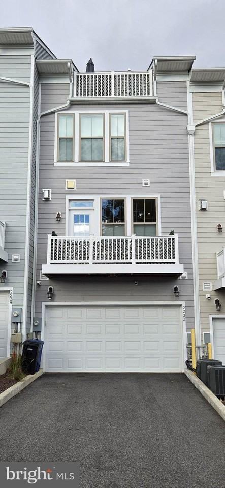 2232 S Glebe Rd - Photo 2 of 24