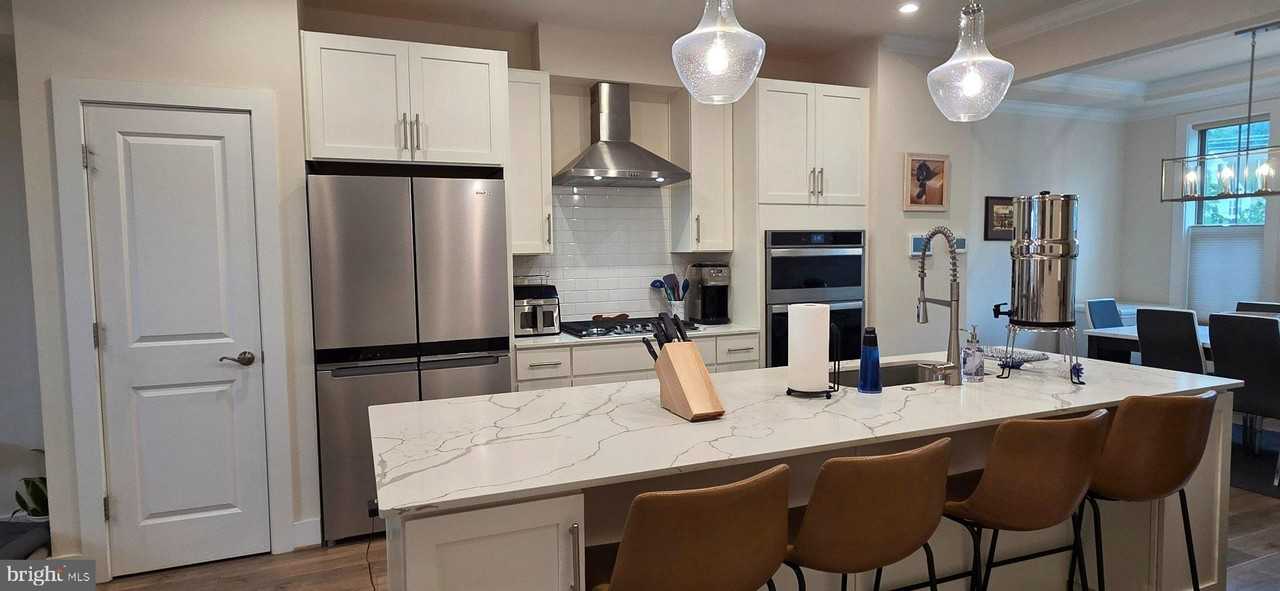 2232 S Glebe Rd - Photo 5 of 24