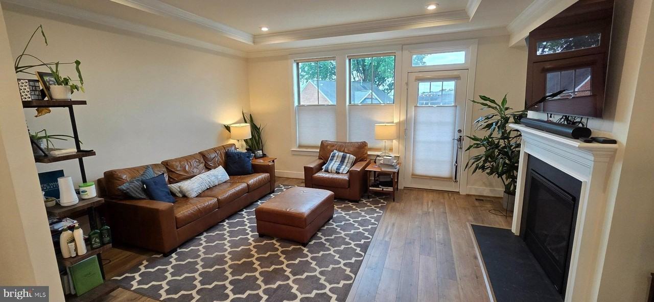 2232 S Glebe Rd - Photo 6 of 24