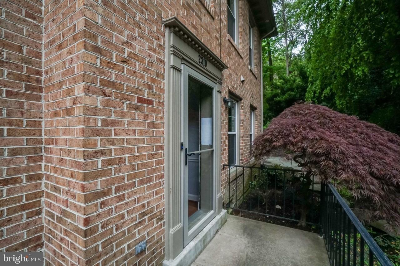2310 Sanford St - Photo 3 of 38