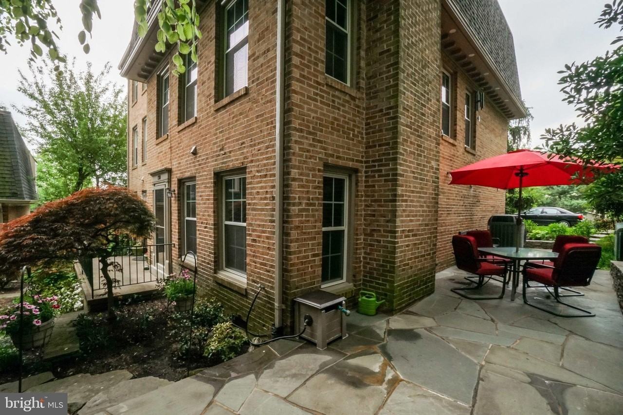 2310 Sanford St - Photo 4 of 38