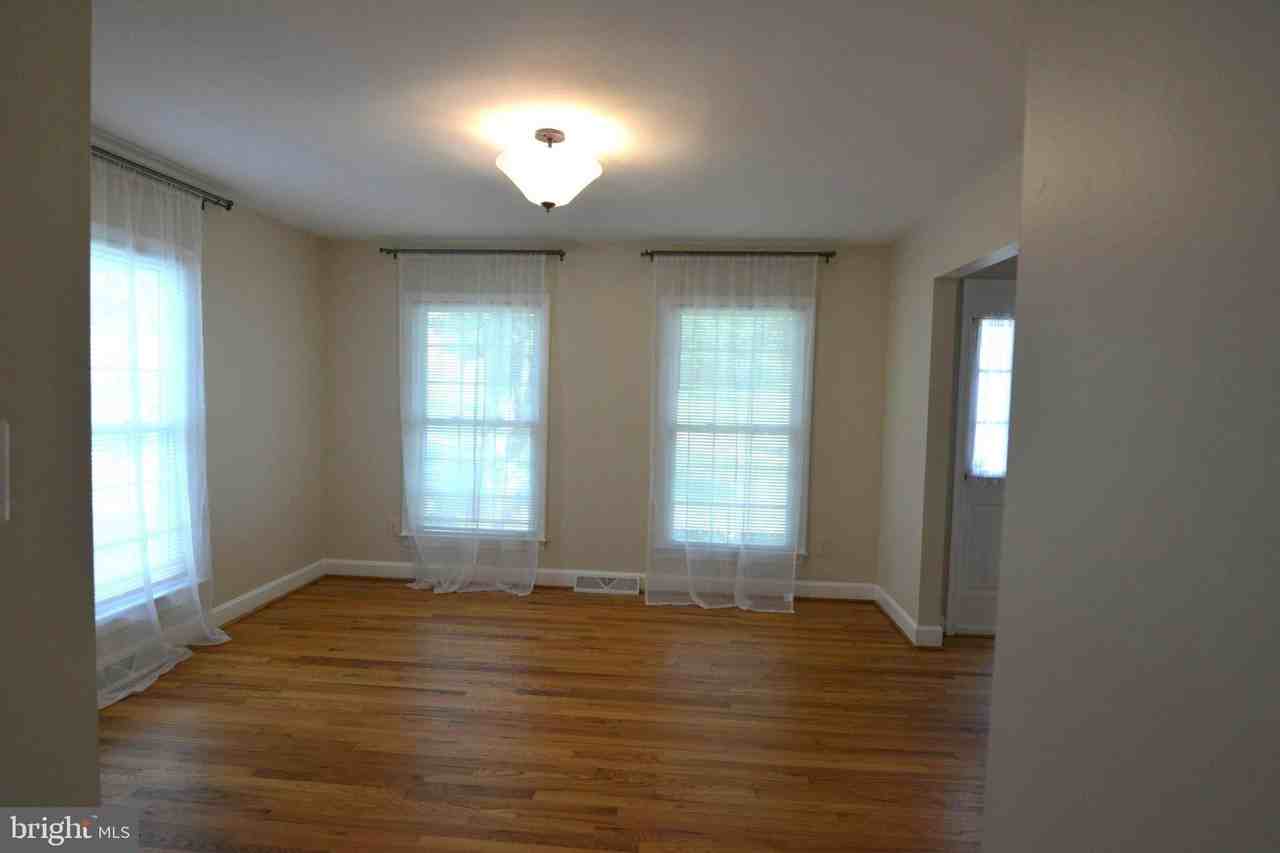 4216 Mosby St - Photo 3 of 20
