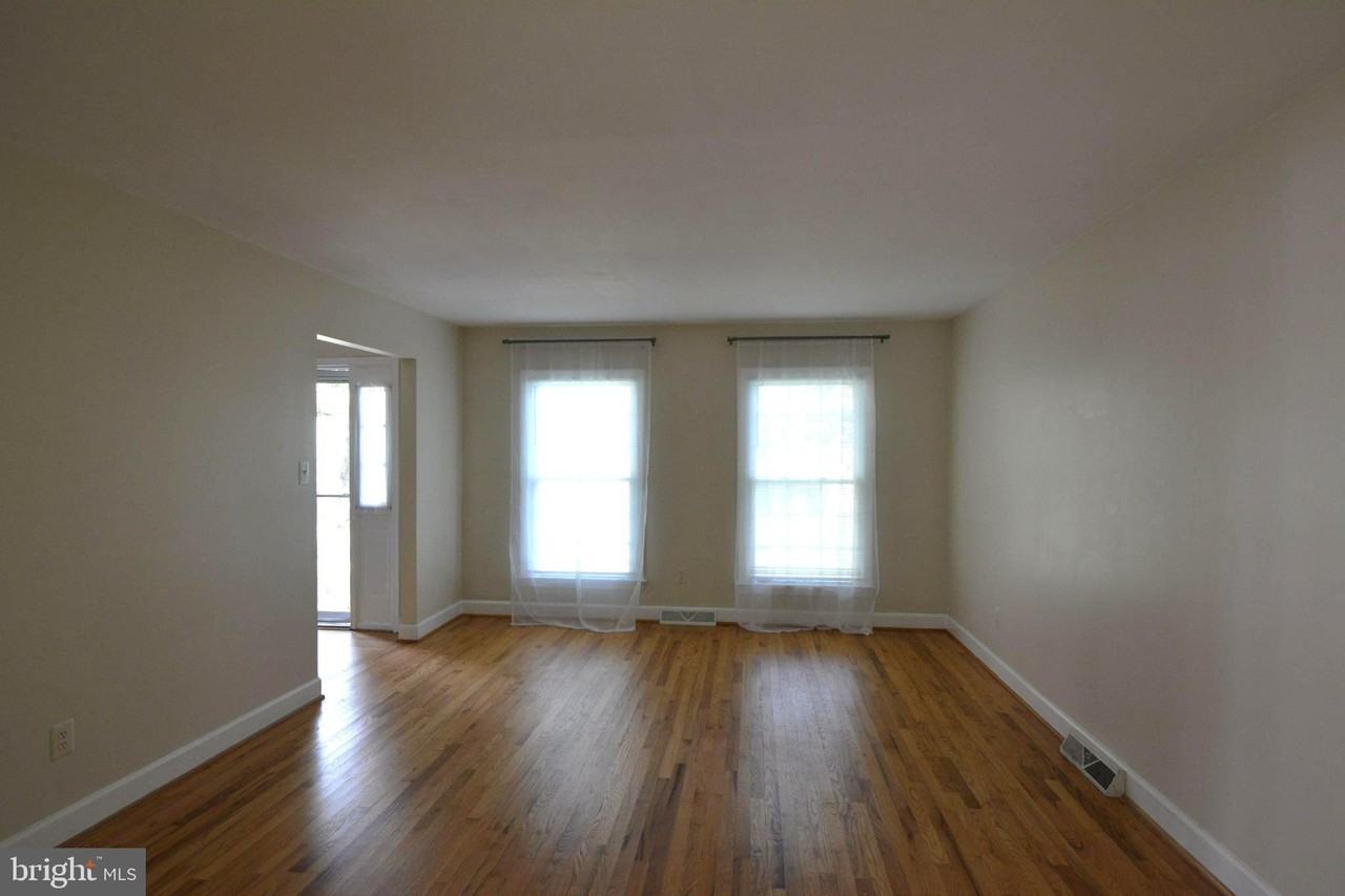 4216 Mosby St - Photo 4 of 20