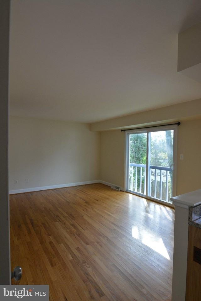 4216 Mosby St - Photo 5 of 20