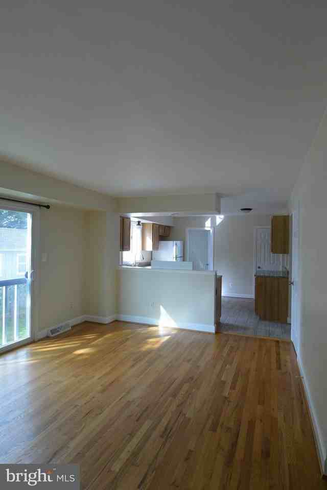 4216 Mosby St - Photo 6 of 20