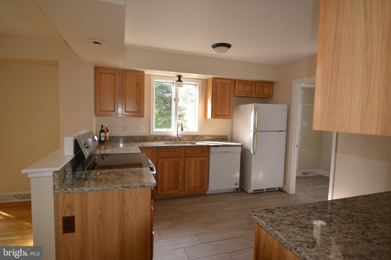 4216 Mosby St - Photo 7 of 20