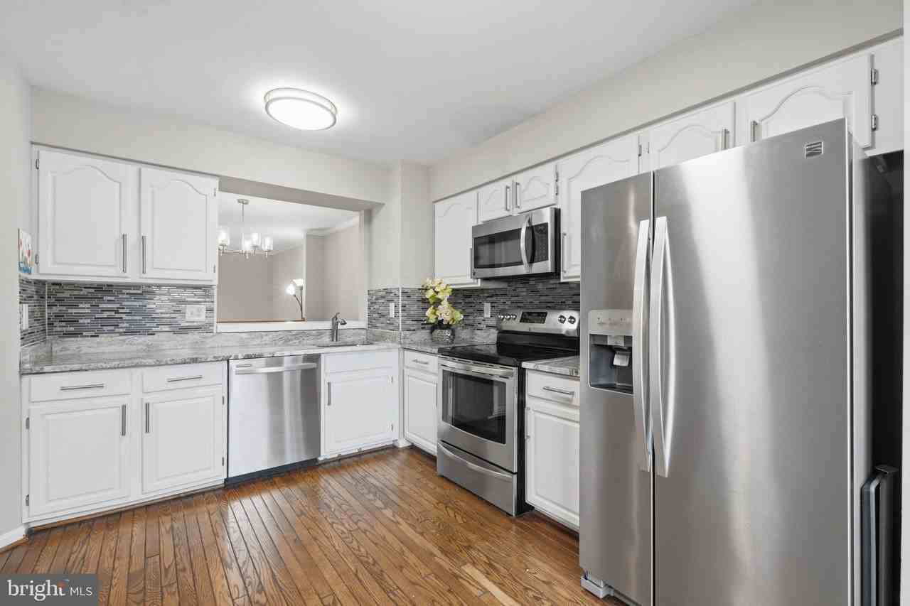 6303 Mary Todd Ct - Photo 5 of 39