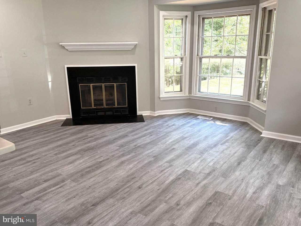 15069 Maple Glen Ct - Photo 2 of 19