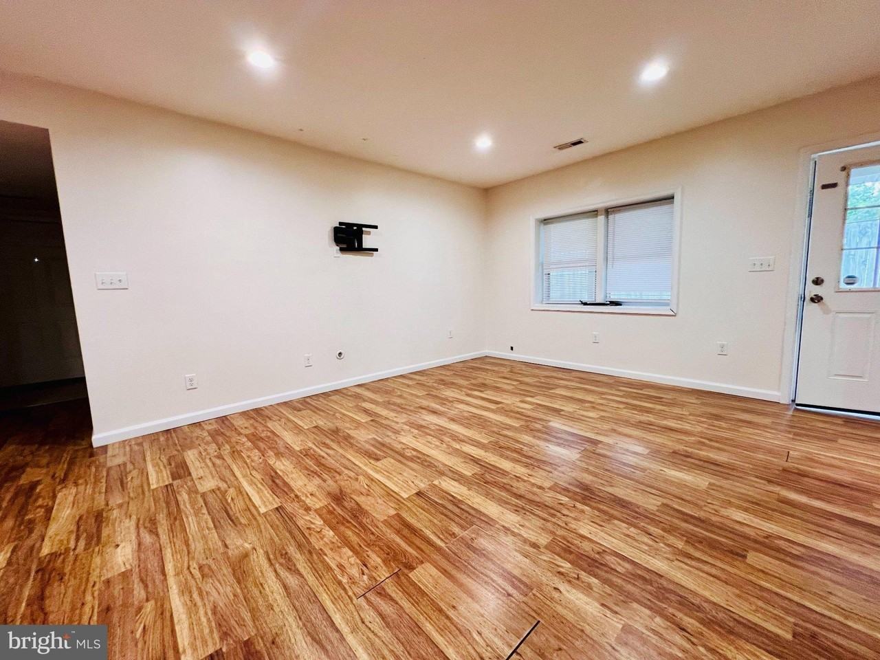 208 Telegraph Rd - Photo 4 of 15