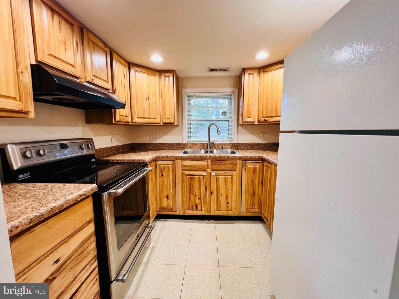 208 Telegraph Rd - Photo 5 of 15