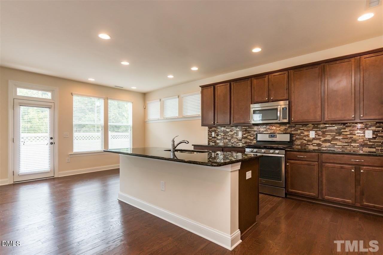 201 Begen St - Photo 4 of 23