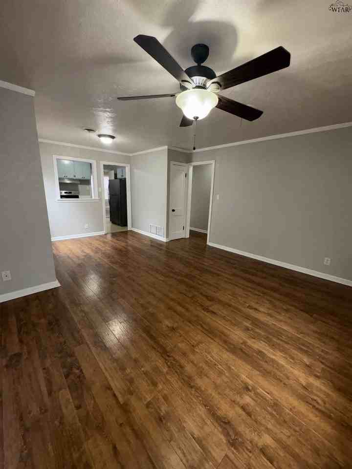 1626 Ardath Ave - Photo 4 of 13