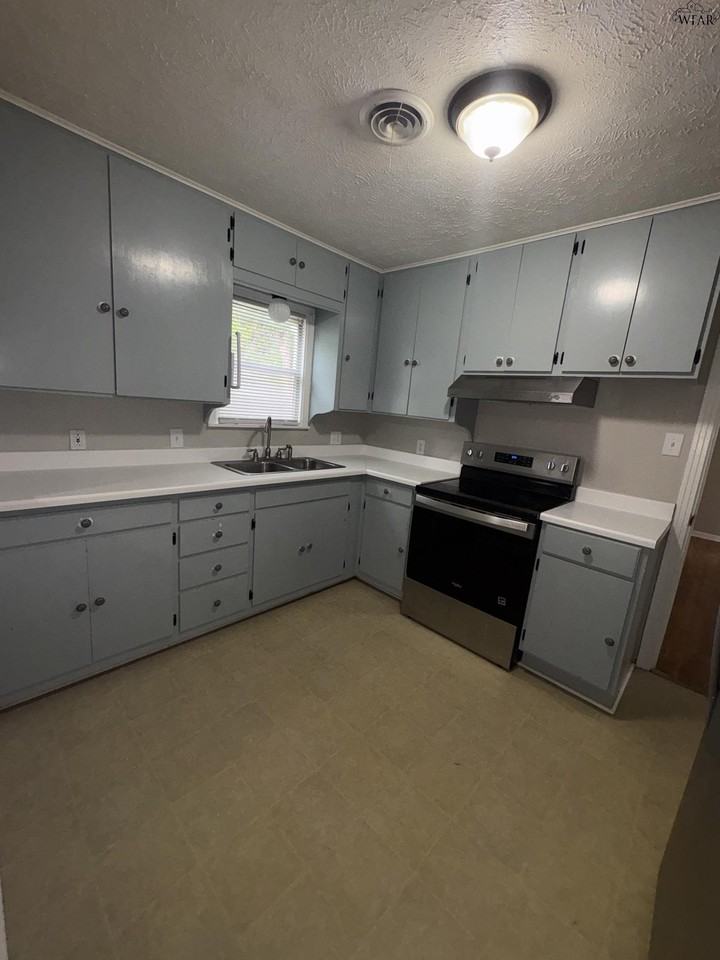 1626 Ardath Ave - Photo 5 of 13