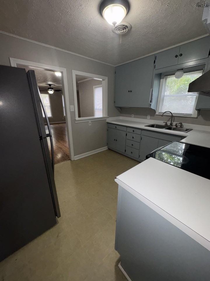 1626 Ardath Ave - Photo 6 of 13