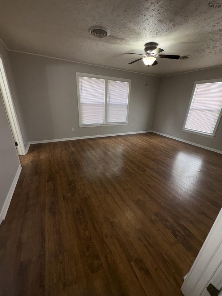 1626 Ardath Ave - Photo 7 of 13