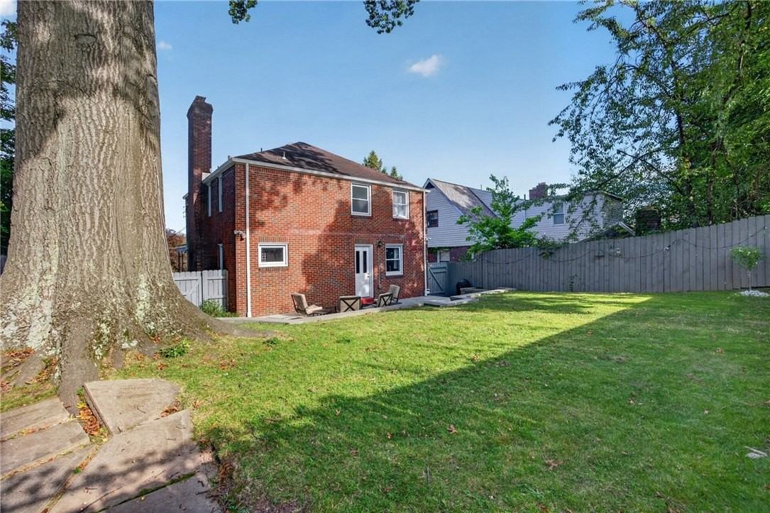 1542 Hawthorne St - Photo 6 of 42