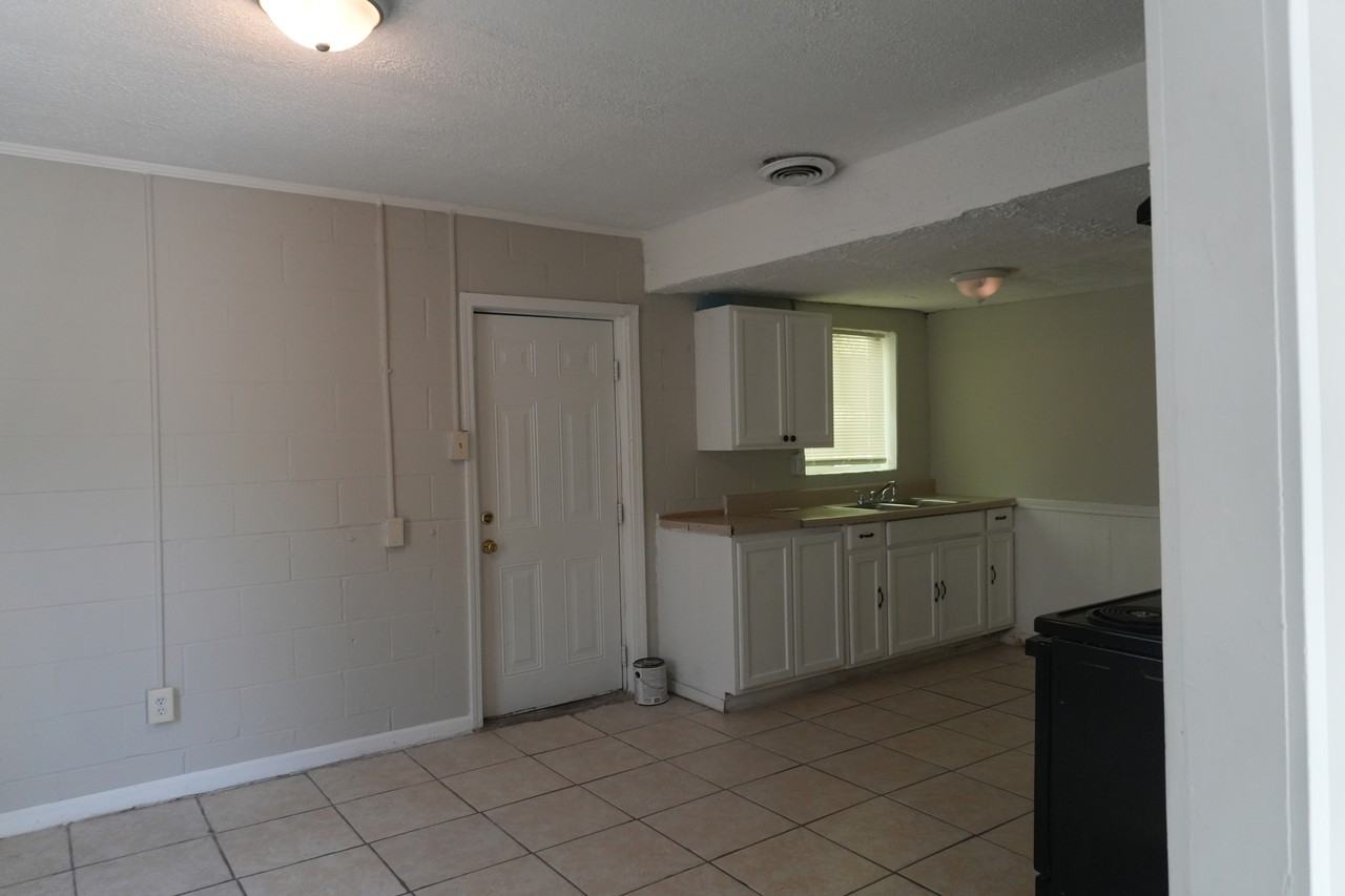 1224 Appling Court-B - B #B - Photo 3 of 10